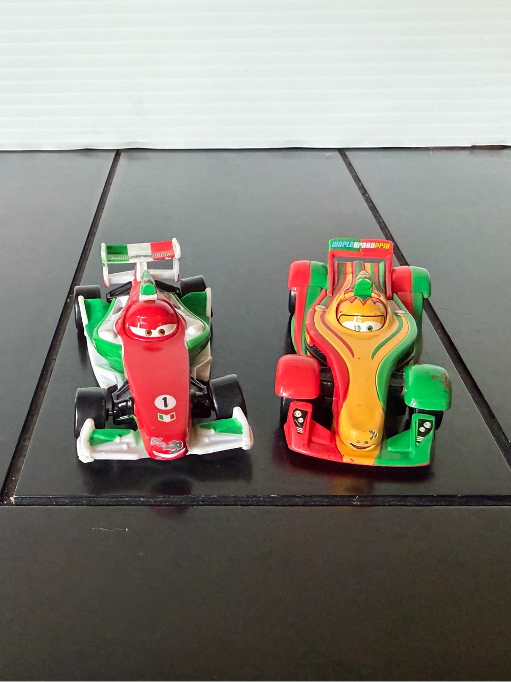 Disney Pixar Cars 2 Francesco Bernoulli & Rip Clutchgoneski 1:55 diecast cars